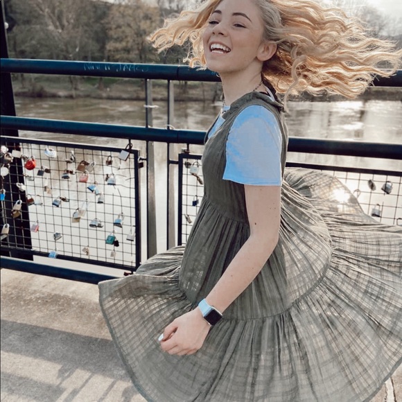 Green dress - Picture 9 of 12